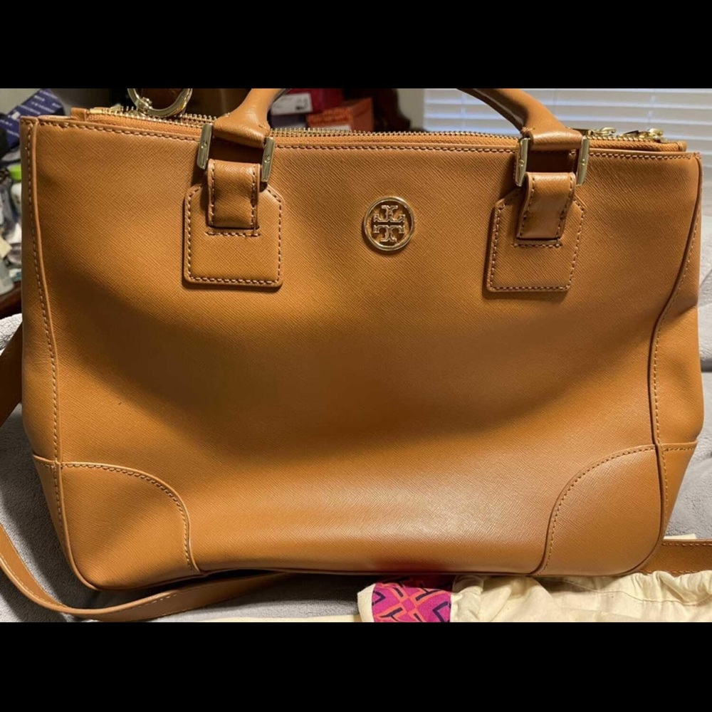 Robinson Tote has strap for cross body EUC